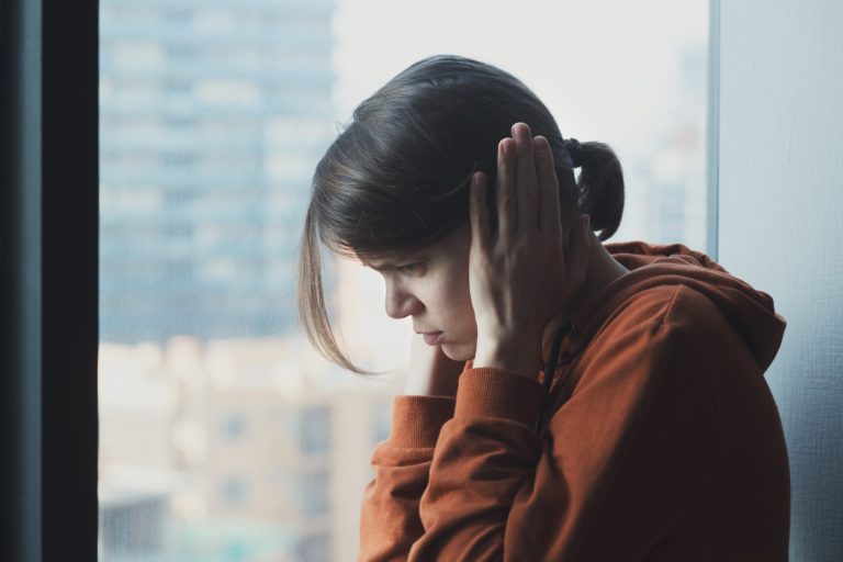 hearing loss affecting womans brain functions