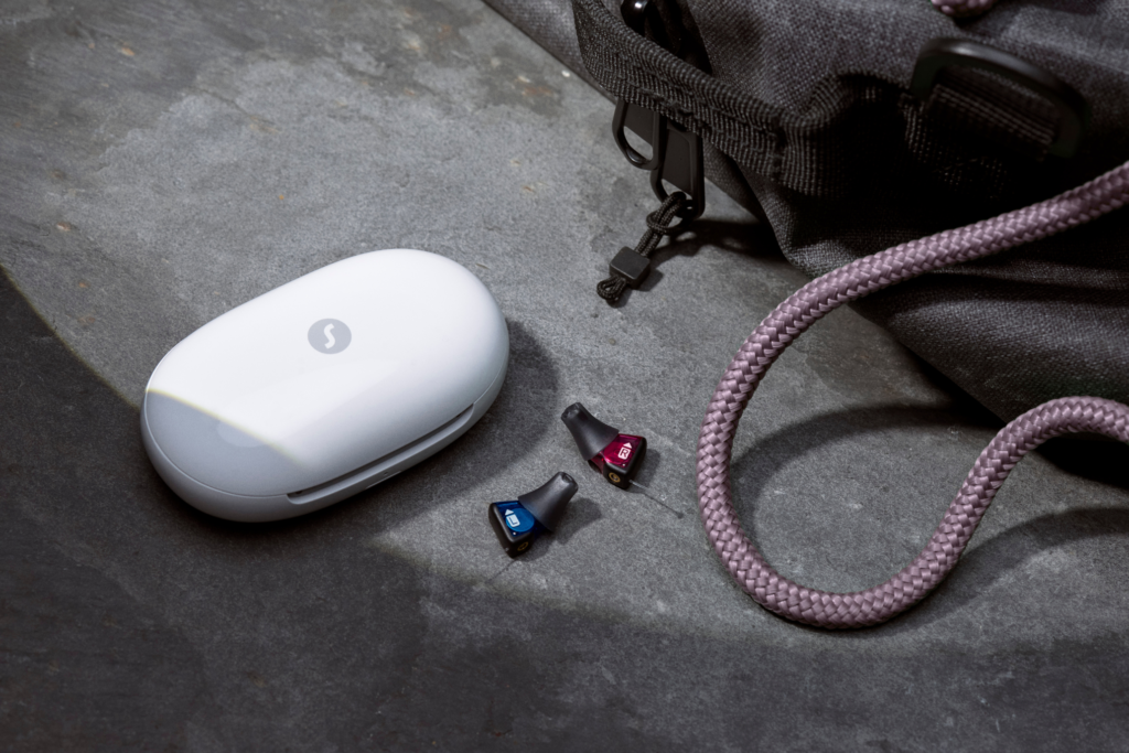 Signia Silk Charge&Go hearing aids and charging case